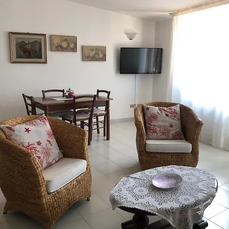 Attico Nel Centro Storico. Apartamento Orosei
