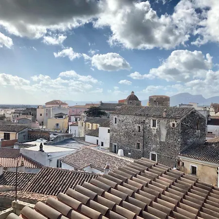 Attico Nel Centro Storico. Apartamento